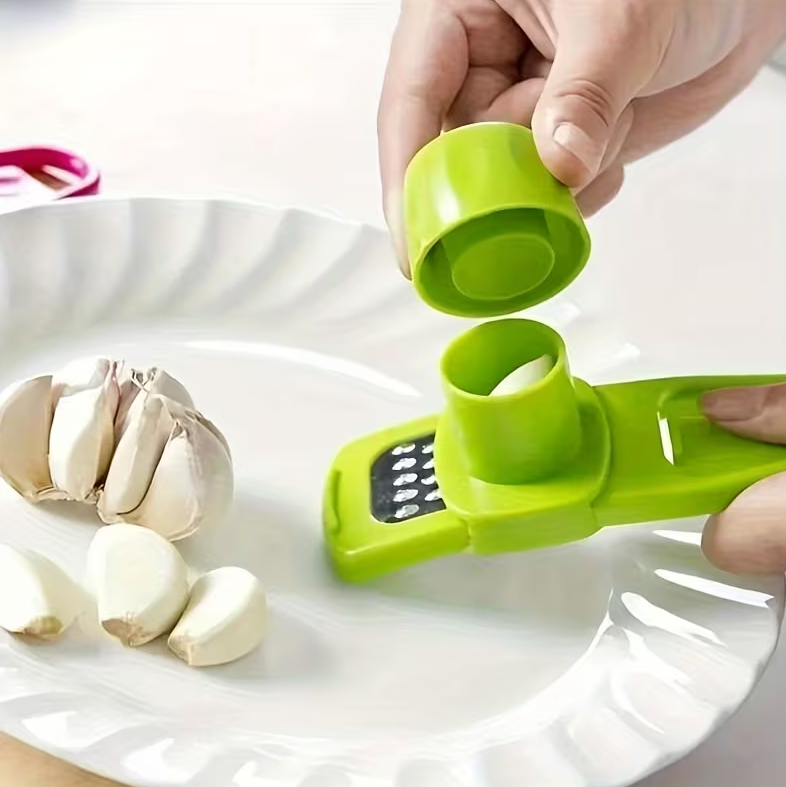 Green 1pc Mini Garlic Grinder Creative Garlic Press Kitchen Garlic Mash Manual Garlic Mashing Kitchen Gadgets Outdoor BBQ Small Tool